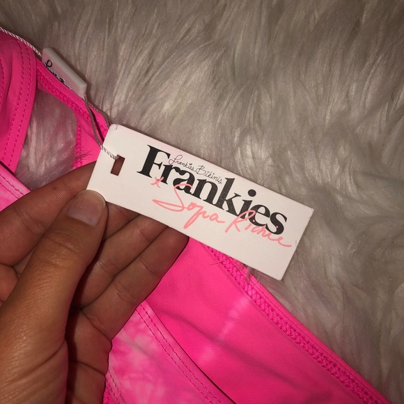 *SOLD* Frankie’s Bikinis X Sofia Richie Sunny Top - Picture 4 of 7